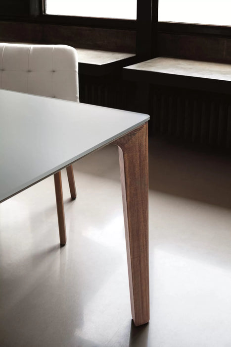 Versus Square Table - MyConcept Hong Kong